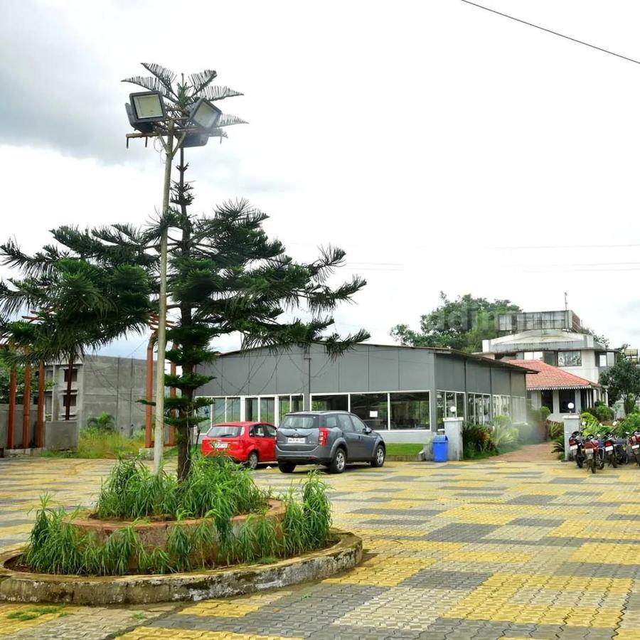 Hotel Complimentary Water Park Igatpuri Esterno foto